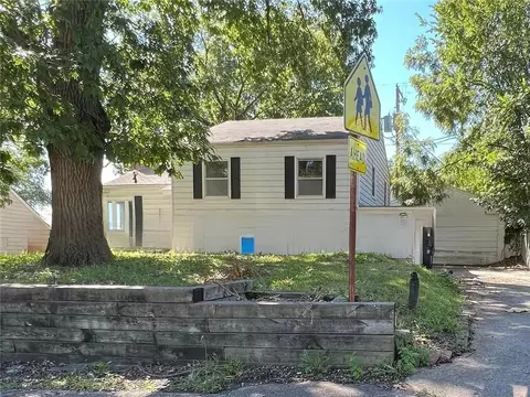 715 NE 44th St, North Kansas City, MO 64116