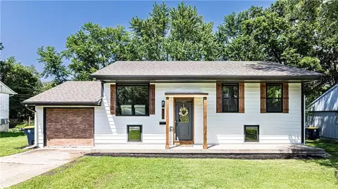 8406 E 93rd Ter, Kansas City, MO 64138