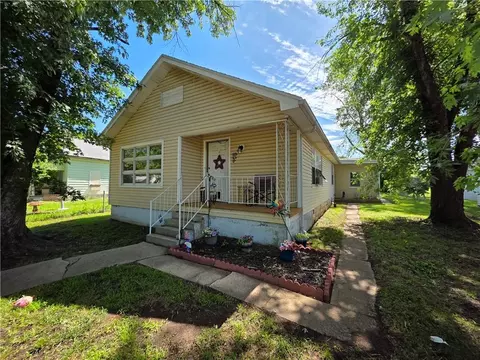 222 S Burns St, Independence, KS 67301