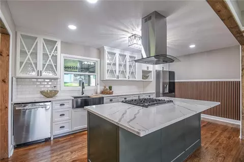 8701 Ward Pkwy, Kansas City, MO 64114