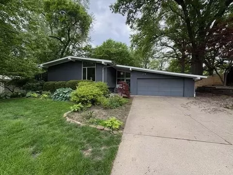 7714 Fairway St, Prairie Village, KS 66208