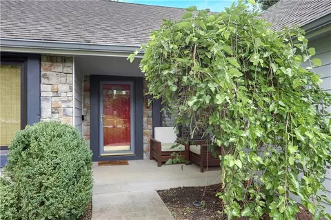 17612 W 113th Ter, Olathe, KS 66061
