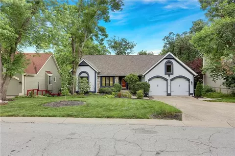 17612 W 113th Ter, Olathe, KS 66061