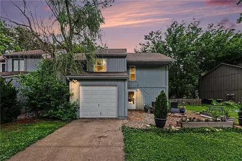 3888 SW Harbor Dr, Lees Summit, MO 64082