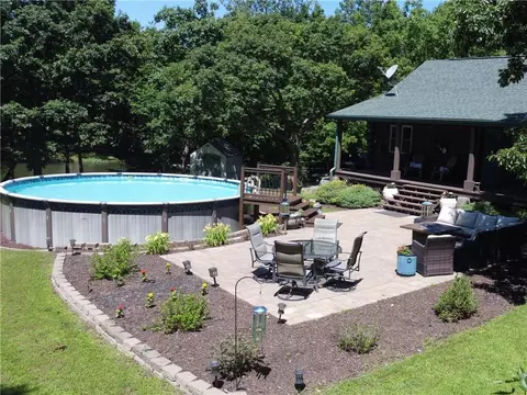 17 Deepwoods Ct, Linn Valley, KS 66040