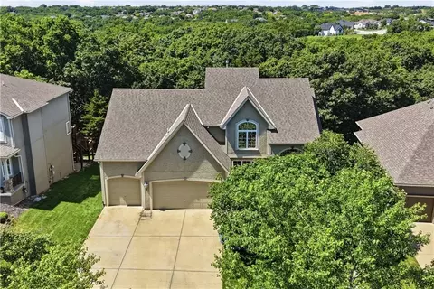 12035 S Sunray Dr, Olathe, KS 66061