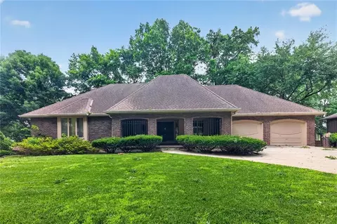 8017 W 102nd Ter, Overland Park, KS 66212