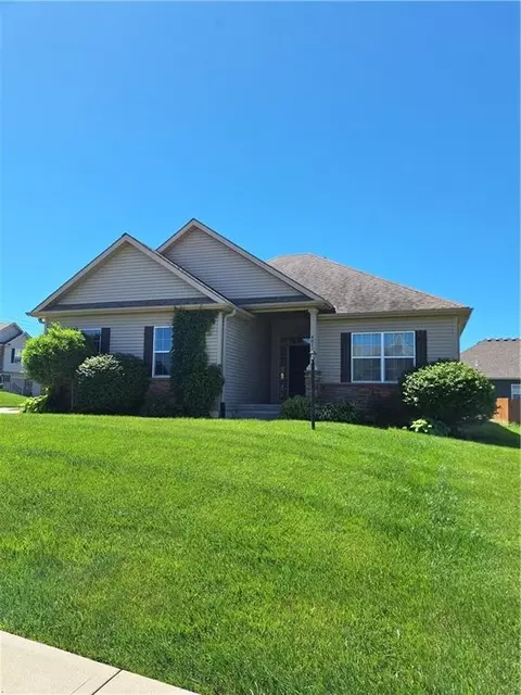 4010 Greywood Ln, Saint Joseph, MO 64505