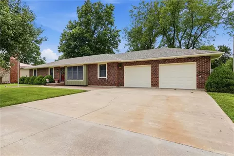 242 SE 131 Rd, Warrensburg, MO 64093