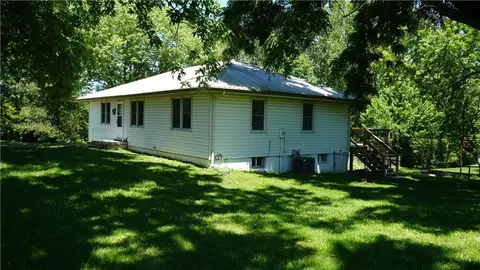 14701 Tillman Rd, Smithville, MO 64089