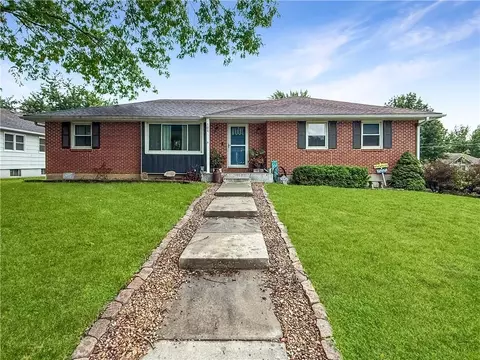 500 W 33rd St, Higginsville, MO 64037
