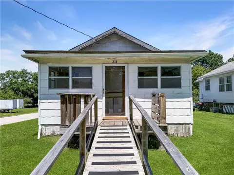 216 W 22nd St, Higginsville, MO 64037