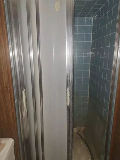 Bath - 12519 E 41st Ter, Independence, MO 64055 photo 2 of 2
