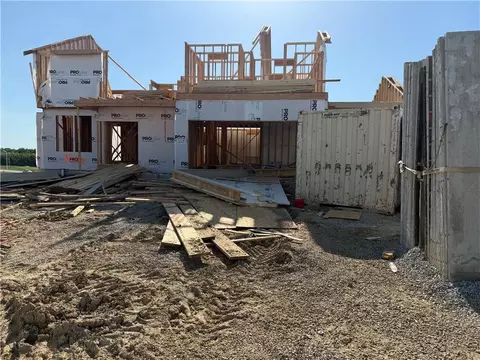 8300 NW 90th St, Kansas City, MO 64153