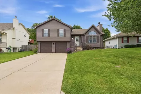 205 Apple Valley Pkwy, Belton, MO 64012