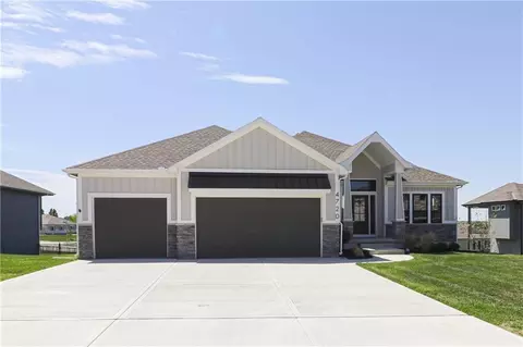 4720 NE Freehold Dr, Lees Summit, MO 64064