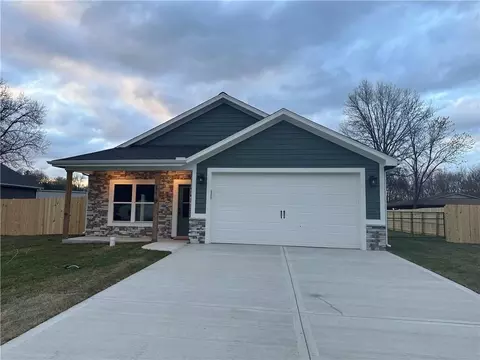 1104 S Oak St, Plattsburg, MO 64477