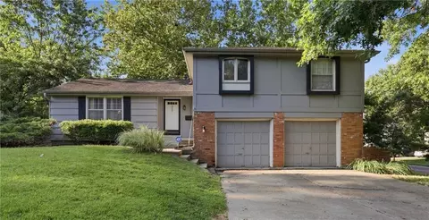 10217 W 91st St, Overland Park, KS 66212