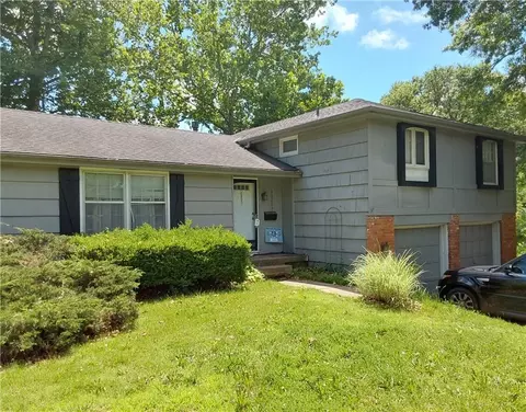 10217 W 91st St, Overland Park, KS 66212