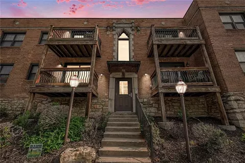 1104 W 46th St, Kansas City, MO 64111