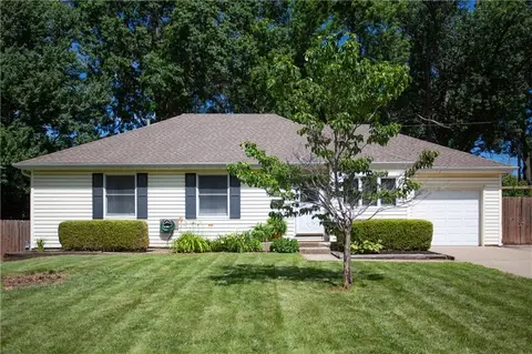 8878 Westbrooke Dr, Overland Park, KS 66212