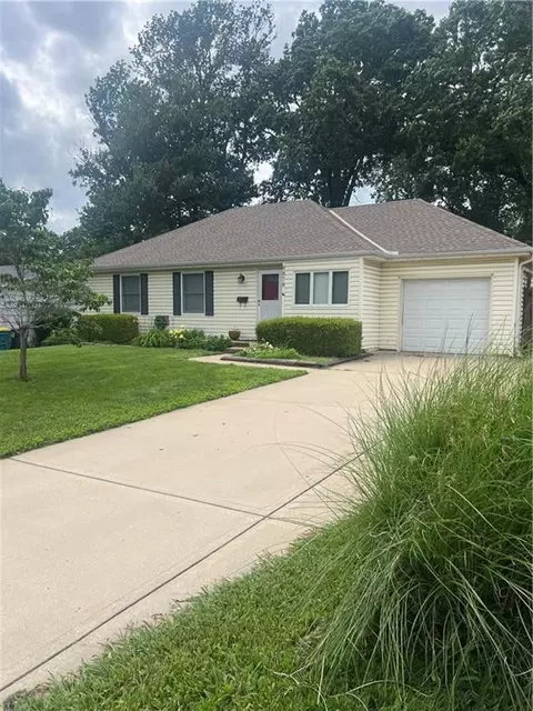 8878 Westbrooke Dr, Overland Park, KS 66212