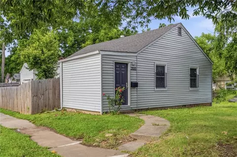 2300 E 55th St, Kansas City, MO 64130