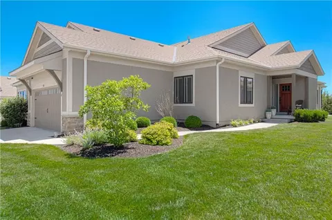 11475 S Waterford Dr, Olathe, KS 66061