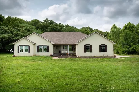 34664 Spring Valley Rd, Paola, KS 66071
