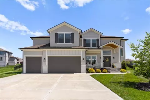 2310 SW Serena Pl, Lees Summit, MO 64082