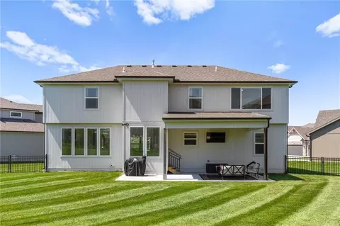 Exterior - 2310 SW Serena Pl, Lees Summit, MO 64082 photo 2 of 3