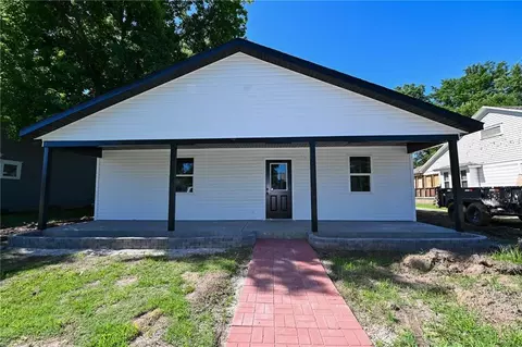 524 E Allison St, Nevada, MO 64772