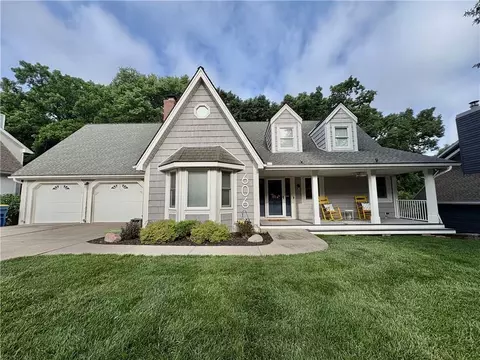 606 Camelot Dr, Liberty, MO 64068