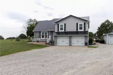22215 Parallel Rd, Tonganoxie, KS 66086