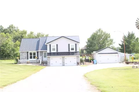 22215 Parallel Rd, Tonganoxie, KS 66086