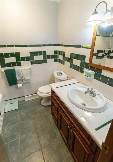 Bath - 33200 E Hammond Rd, Lone Jack, MO 64070 photo 1 of 3
