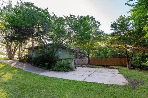 Exterior - 33200 E Hammond Rd, Lone Jack, MO 64070 photo 9 of 36