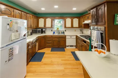 Kitchen - 33200 E Hammond Rd, Lone Jack, MO 64070 photo 1 of 2