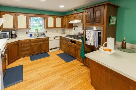Kitchen - 33200 E Hammond Rd, Lone Jack, MO 64070 photo 2 of 2