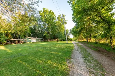 Exterior - 33200 E Hammond Rd, Lone Jack, MO 64070 photo 6 of 36