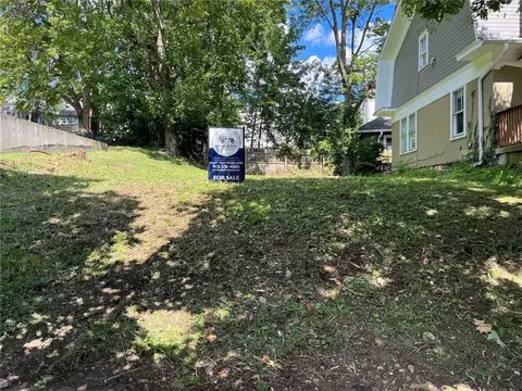 4235 Charlotte St, Kansas City, MO 64110