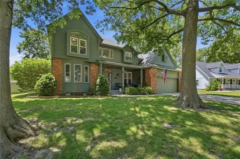 3601 SW Fleming Dr, Blue Springs, MO 64015