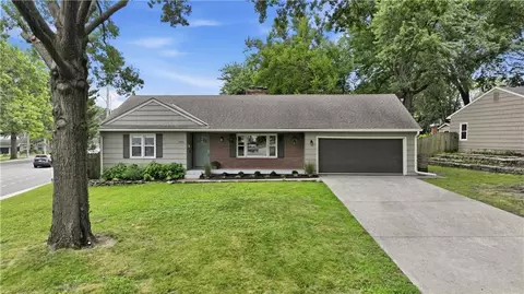 5501 W 70th Ter, Prairie Village, KS 66208