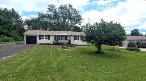 411 N Cogan Ln, Independence, MO 64050