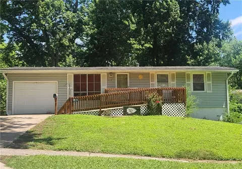 313 N Geronimo Dr, Independence, MO 64056