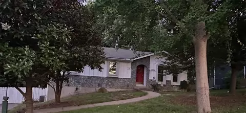5925 Haskins St, Shawnee, KS 66216