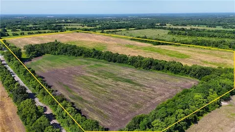 e235e239 Mopac Rd St, Harrisonville, MO 64701