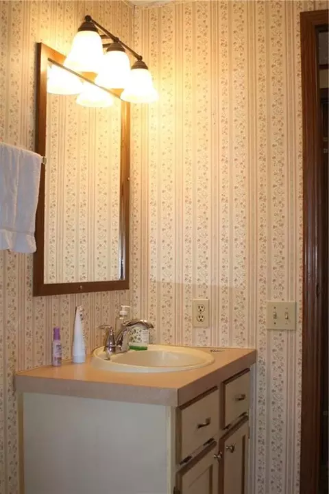 Bath - 208 SE 10212 P Ln, Deepwater, MO 64740 photo 3 of 4