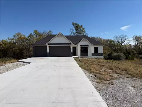 21503 Twin Oaks Pkwy, Peculiar, MO 64078
