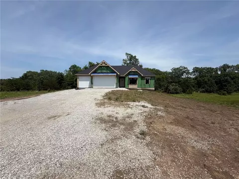 21503 Twin Oaks Pkwy, Peculiar, MO 64078